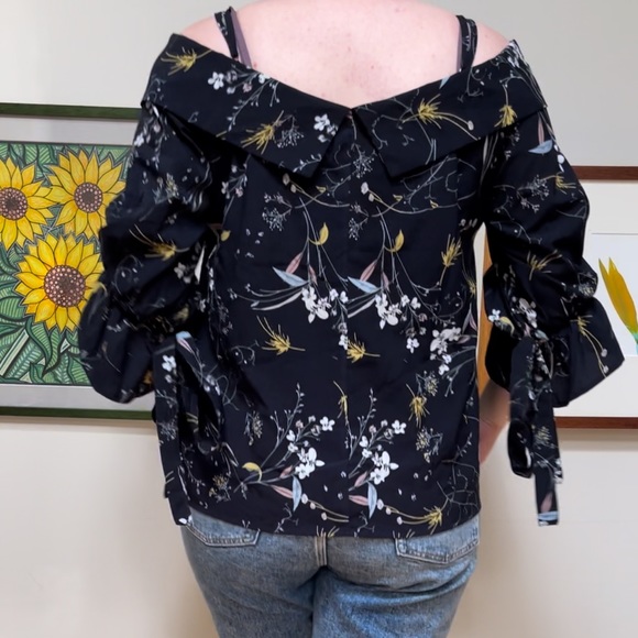 Entro Floral Blouse - Picture 2 of 4